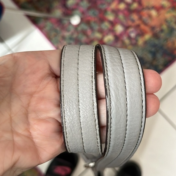 B. Makowsky  shoulder/Crossbody bag leather Light gray  Silvertone Hardware EUC - Picture 13 of 17